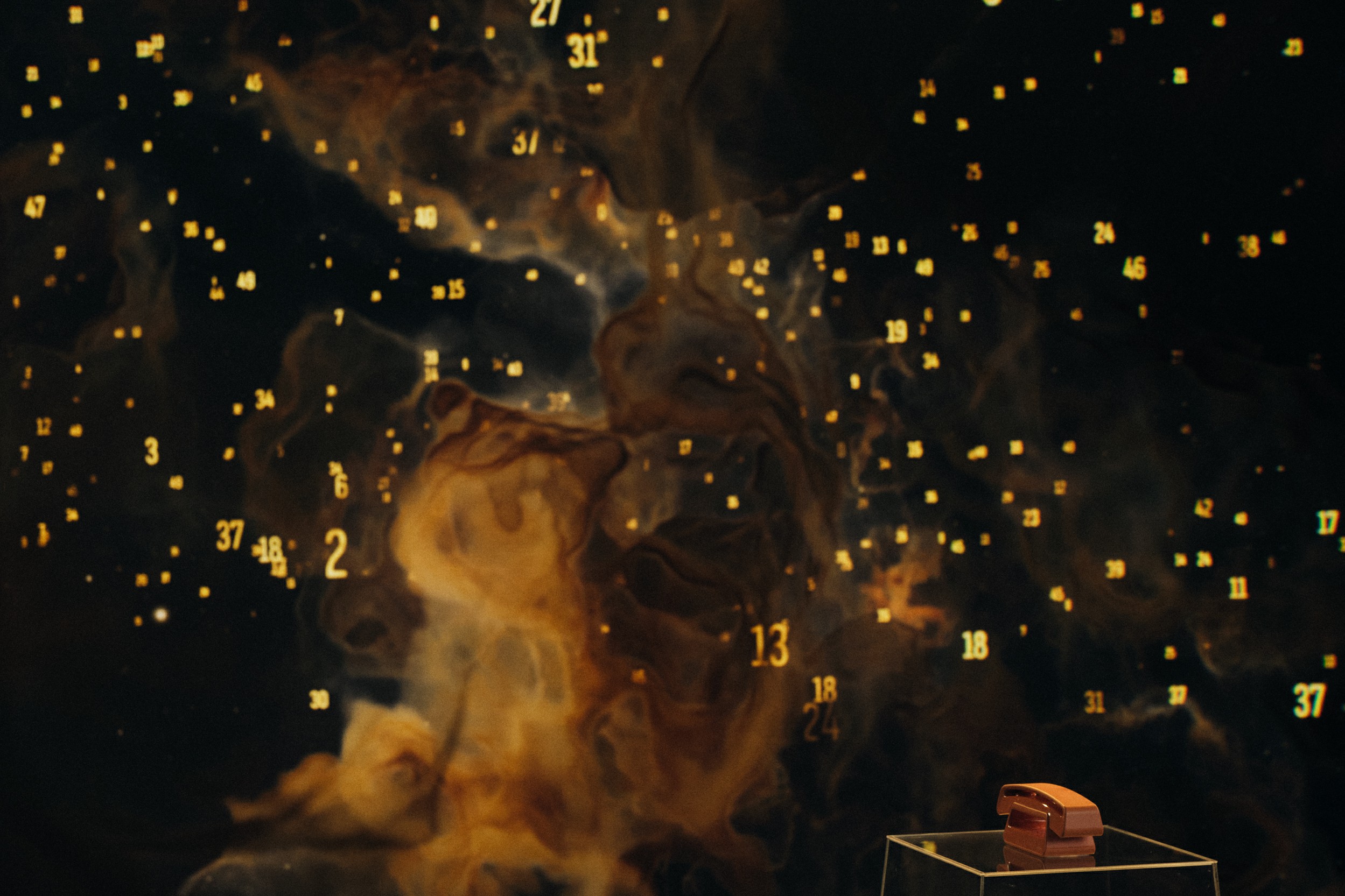 Actor with the telephone prop in the particle environment